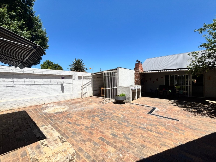 8 Bedroom Property for Sale in Irene Park North West